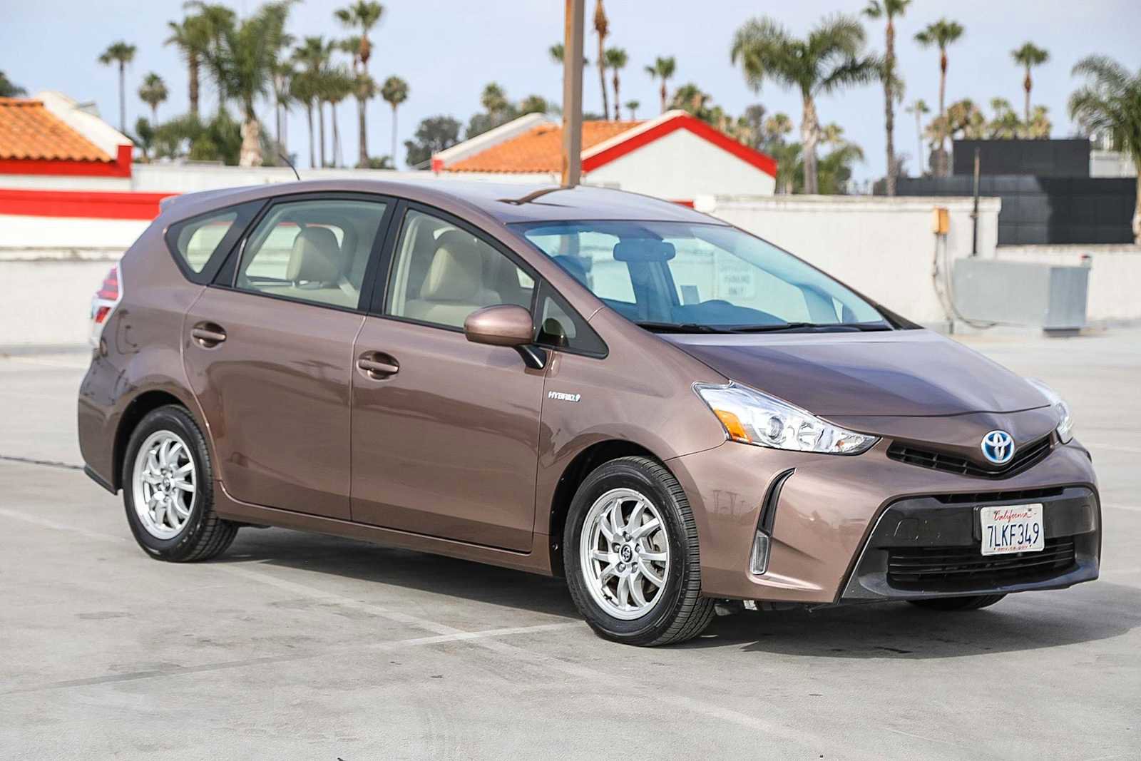 Used 2015 Toyota Prius V Four FWD image 4