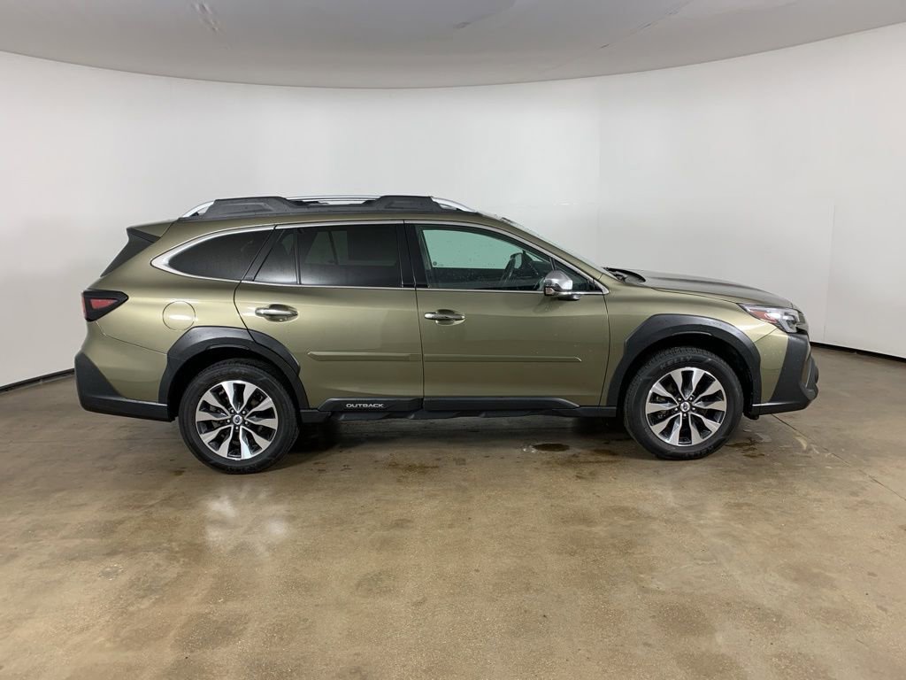 Used 2023 Subaru Outback Touring AWD/4WD image 7