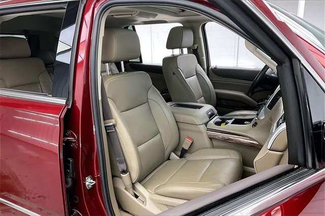 Used 2017 GMC Yukon SLT w/ Premium Edition image 7