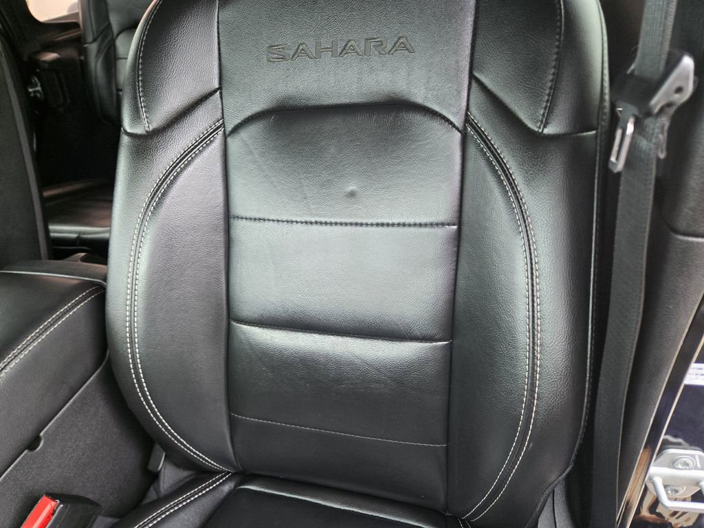Used 2021 Jeep Wrangler Unlimited Sahara AWD/4WD image 18