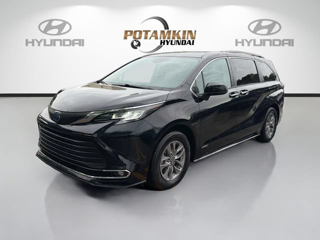 Used 2021 Toyota Sienna XLE FWD image 1