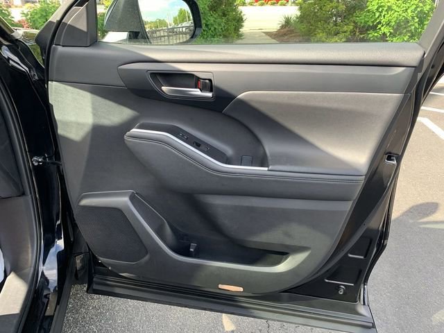 Used 2023 Toyota Highlander XLE image 13