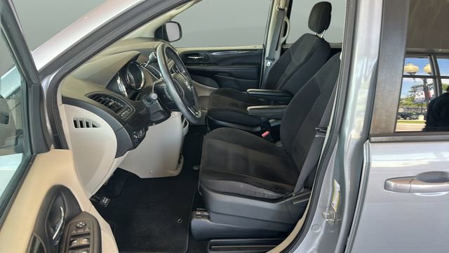 Used 2018 Dodge Grand Caravan SE FWD image 8