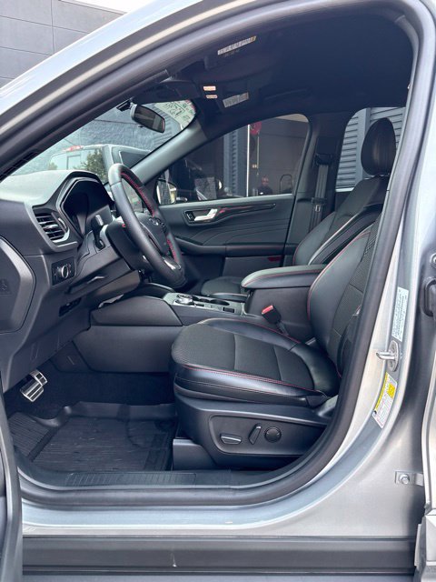 Used 2024 Ford Escape ST-Line w/ Tech Pack #1 AWD/4WD image 5