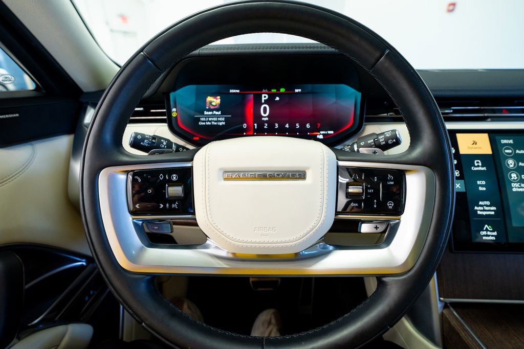 Used 2024 Land Rover Range Rover Long Wheelbase SE image 36