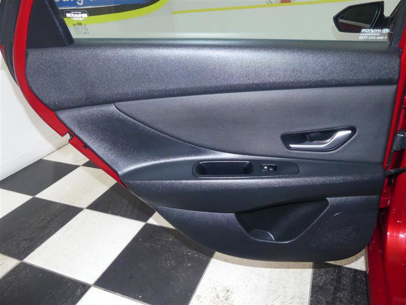 Used 2025 Hyundai Elantra SEL image 27