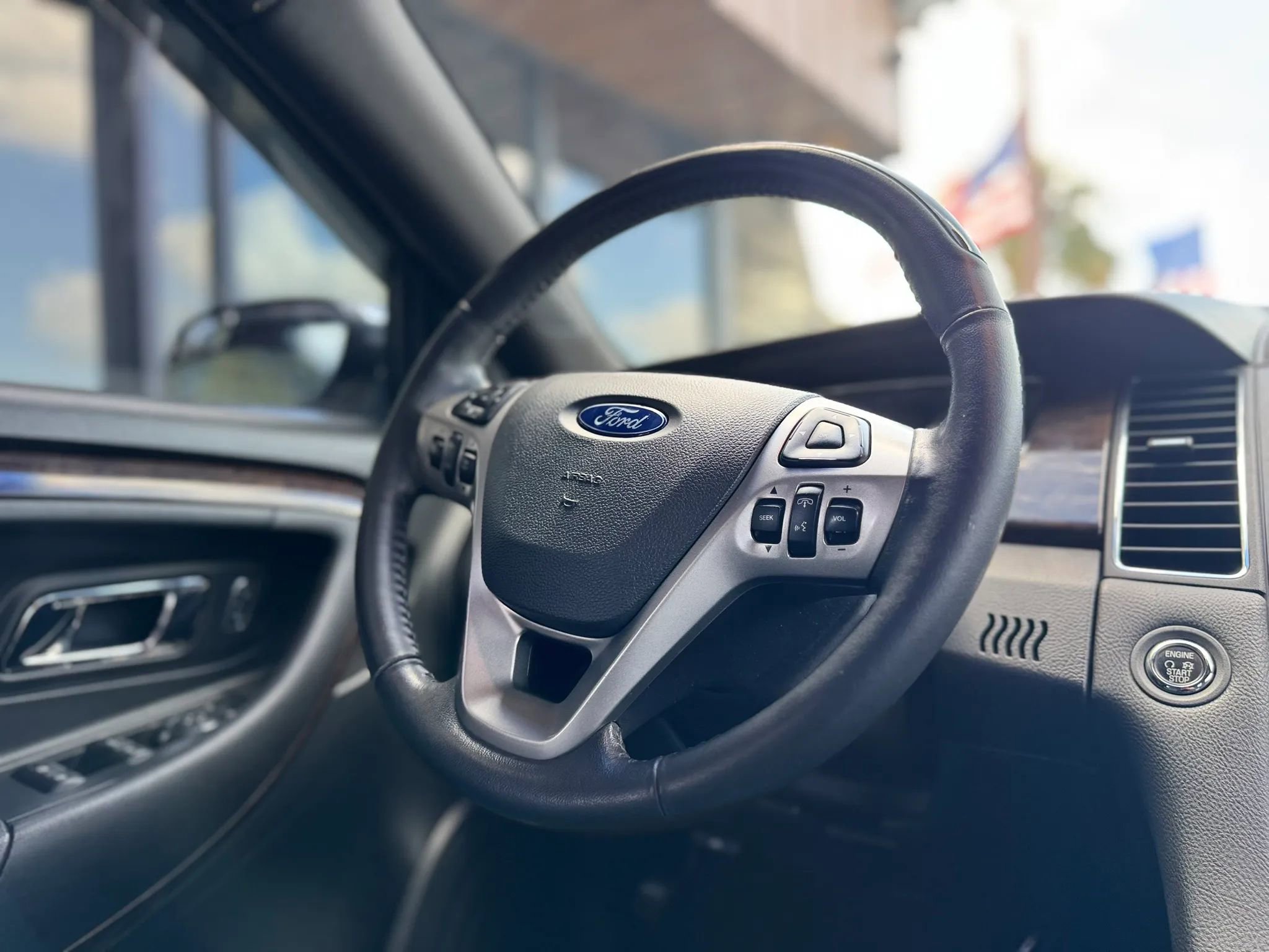 Used 2015 Ford Taurus Limited FWD image 23