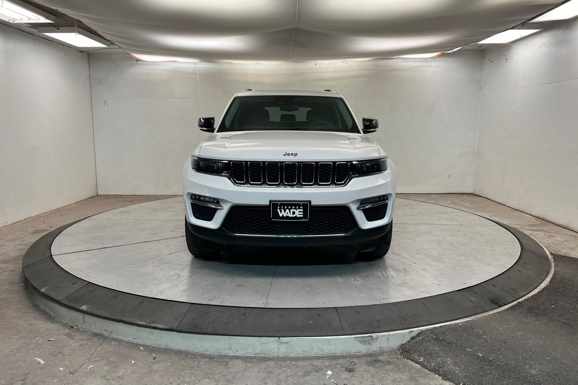 Used 2024 Jeep Grand Cherokee Limited AWD/4WD image 8