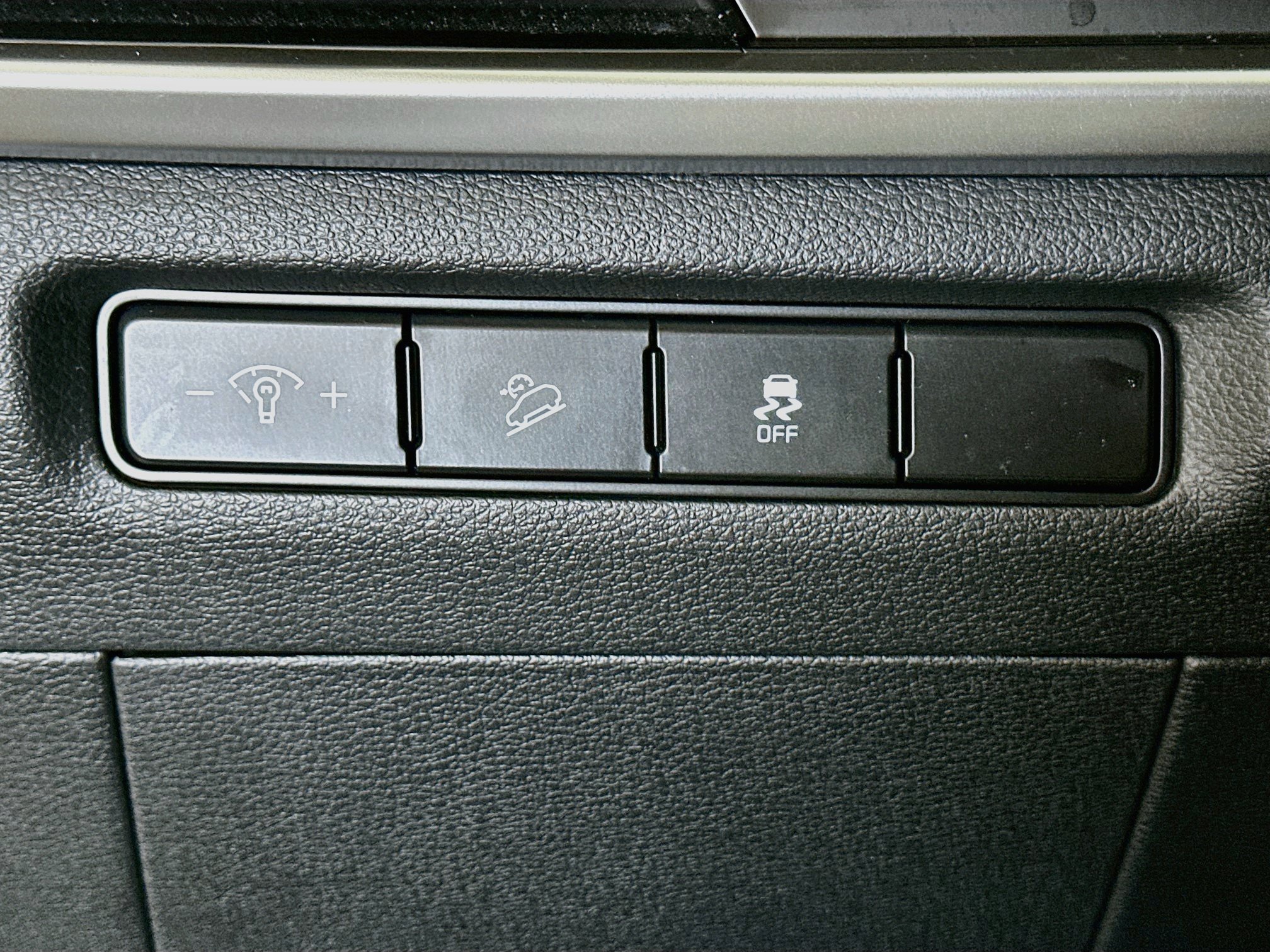Used 2025 Kia Telluride LX FWD image 17