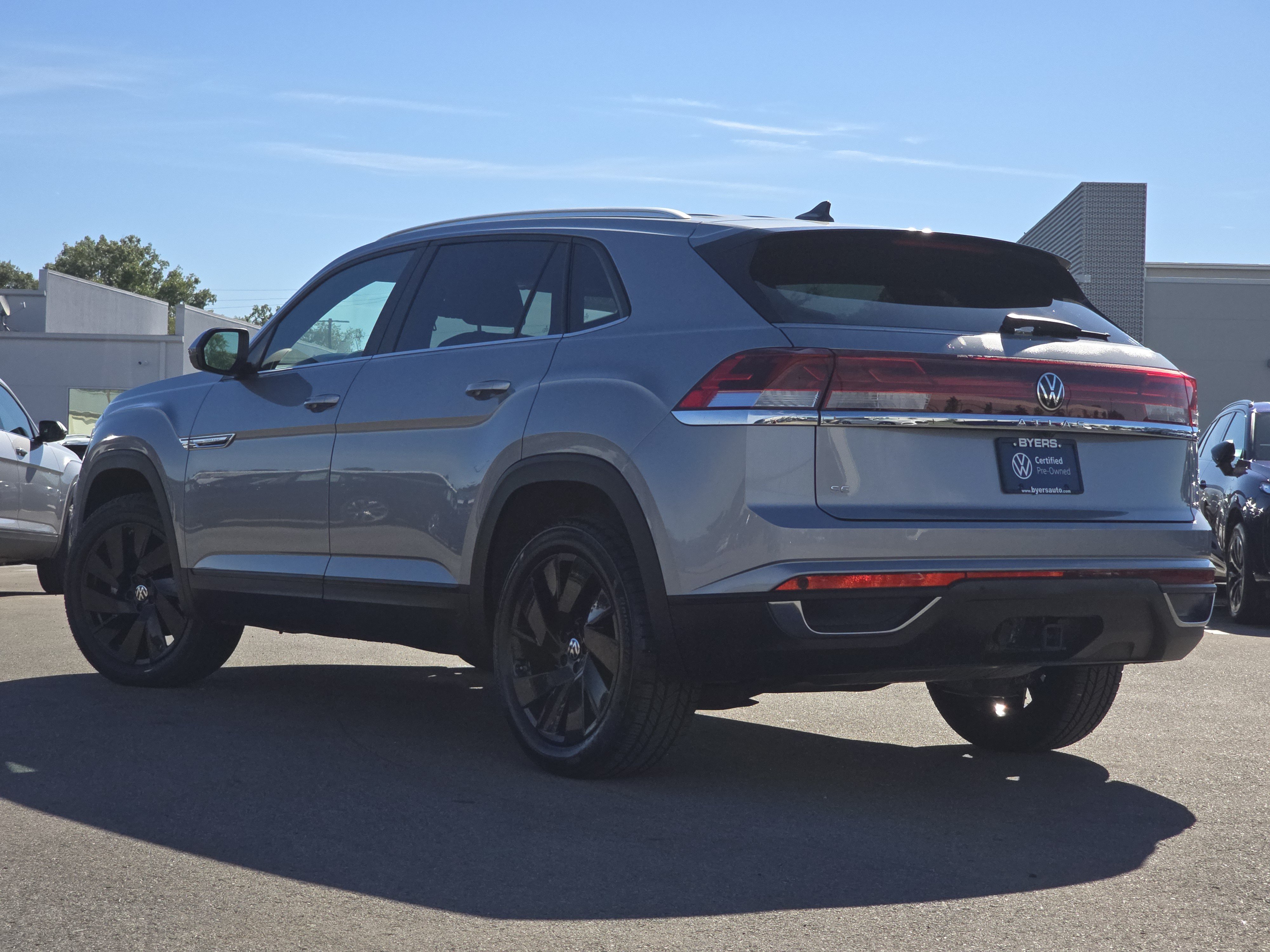 Used 2024 Volkswagen Atlas Cross Sport SE FWD image 5