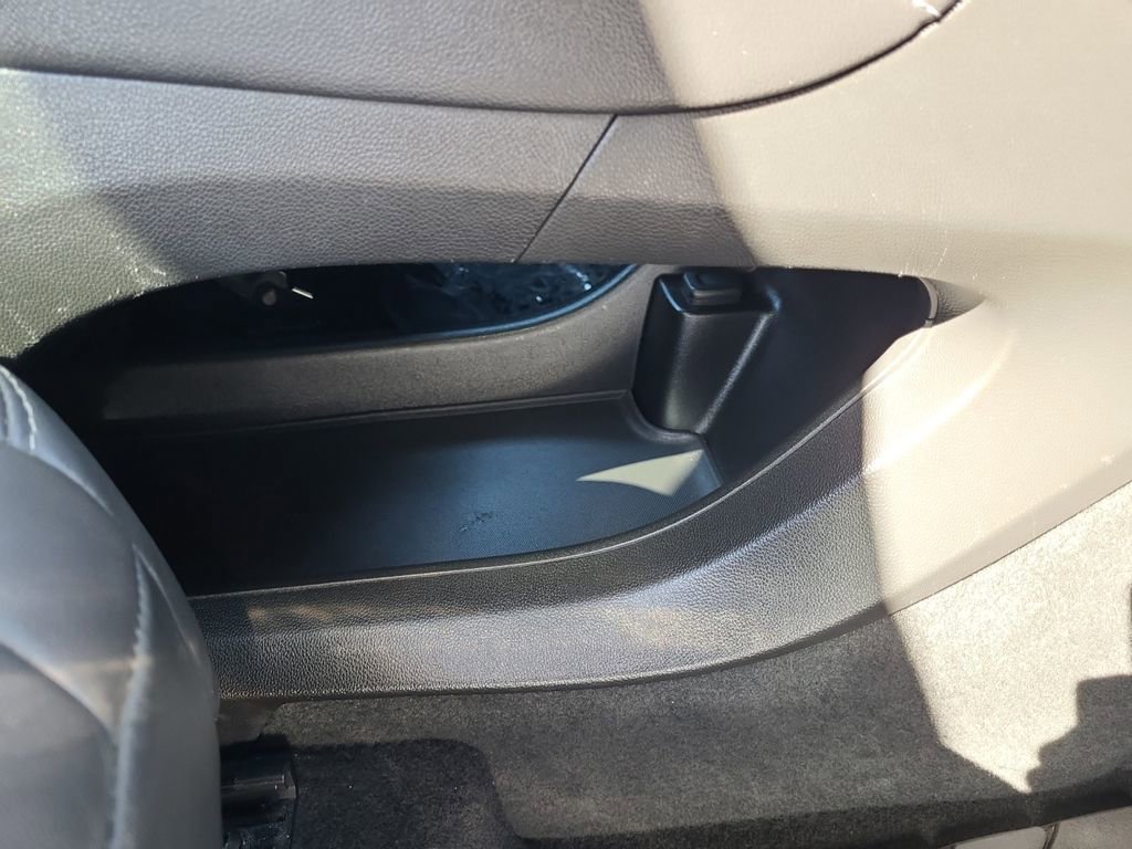Used 2018 Buick Enclave Essence image 16