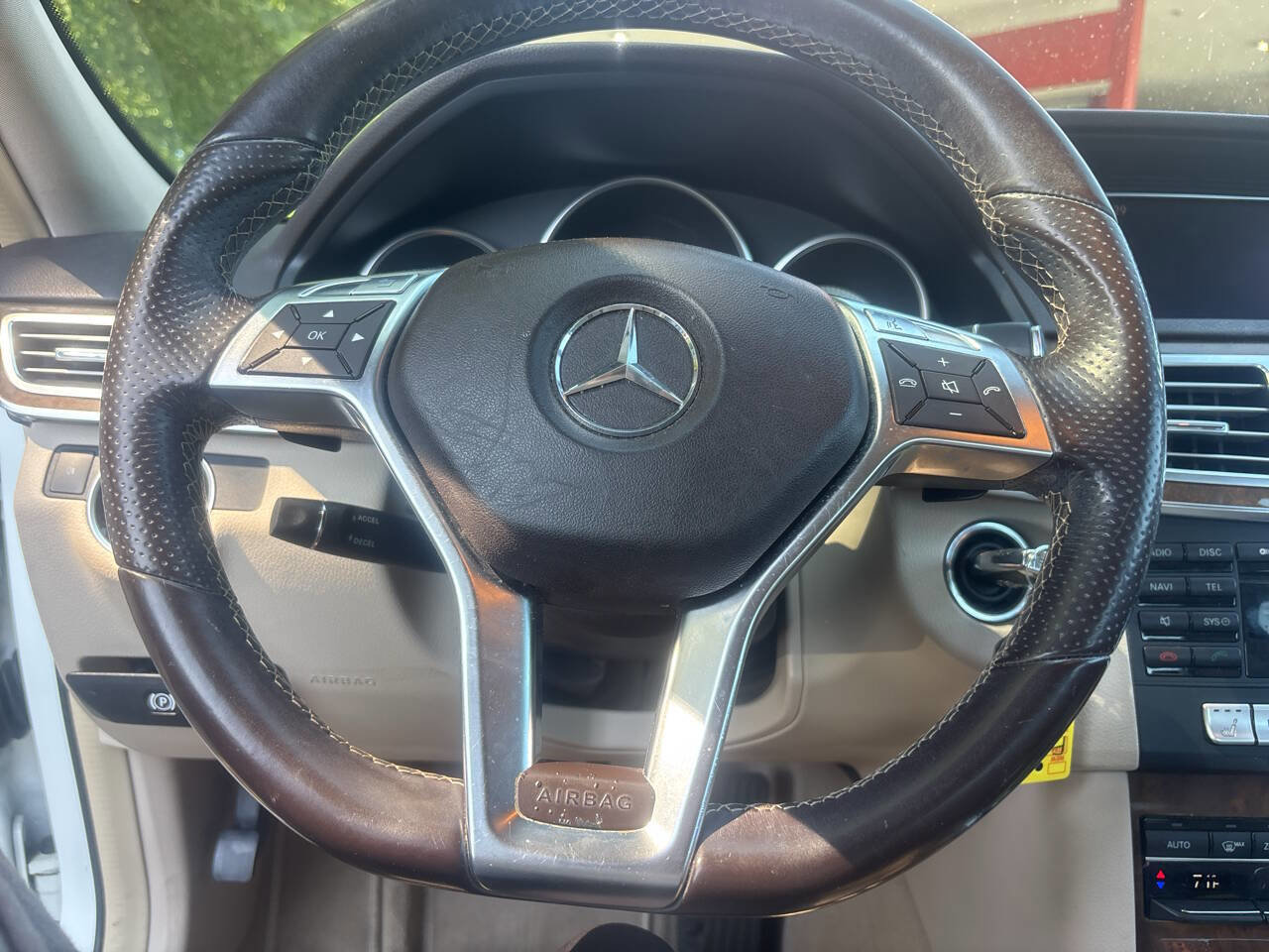Used 2014 Mercedes-Benz E 350 4MATIC Sedan image 10