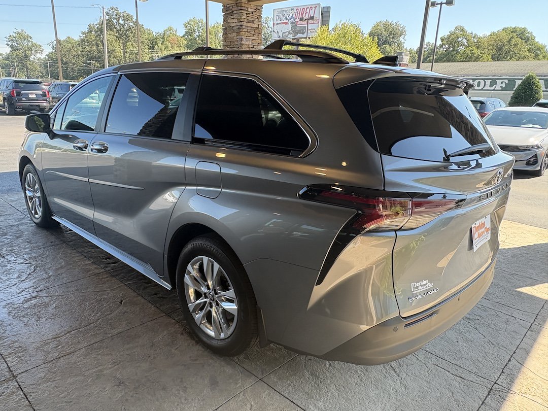 Used 2026 Toyota Sienna XLE AWD/4WD image 8