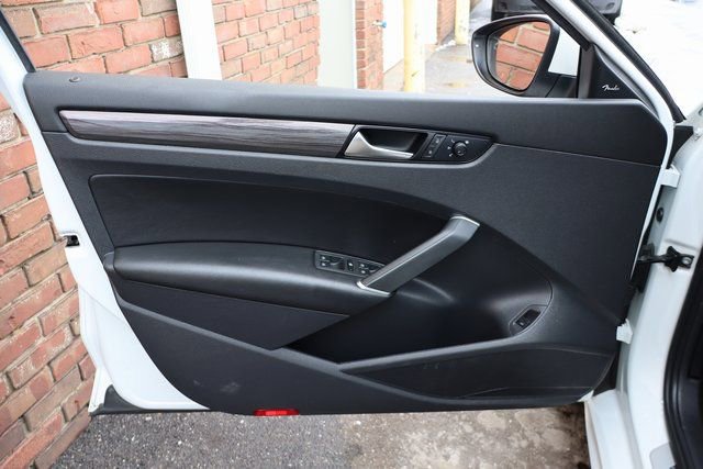 Used 2021 Volkswagen Passat 2.0T R-Line FWD image 8