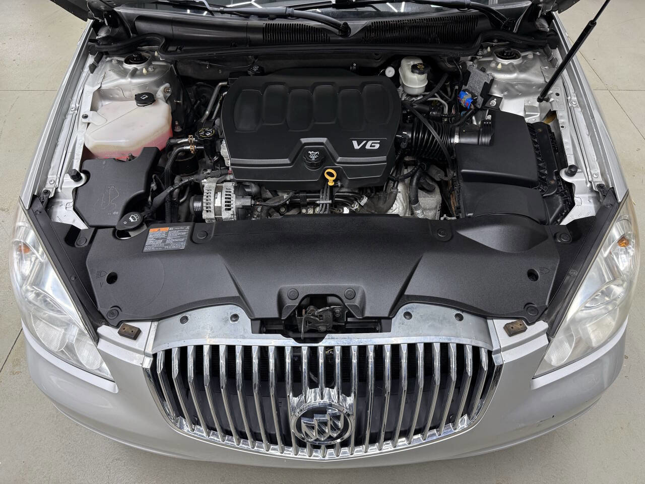 Used 2011 Buick Lucerne CX FWD image 7