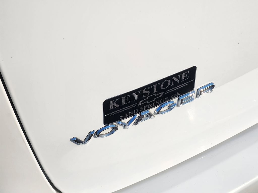 Used 2023 Chrysler Voyager LX image 12