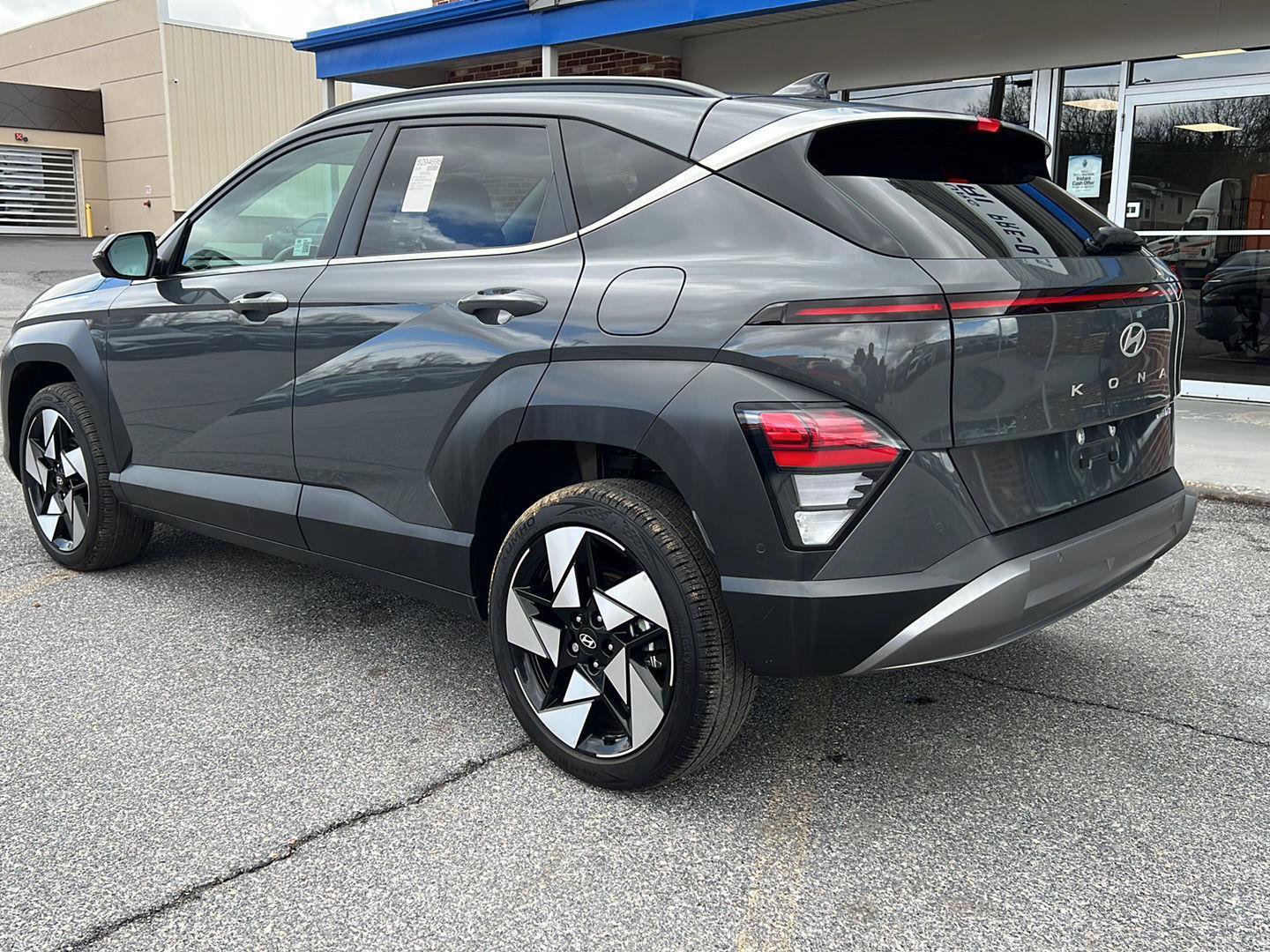 Used 2025 Hyundai Kona Limited image 3