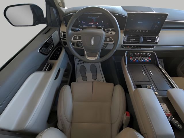Used 2023 Lincoln Navigator Reserve image 9