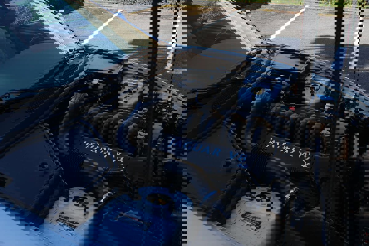 Used 2000 Jaguar XK8 image 41