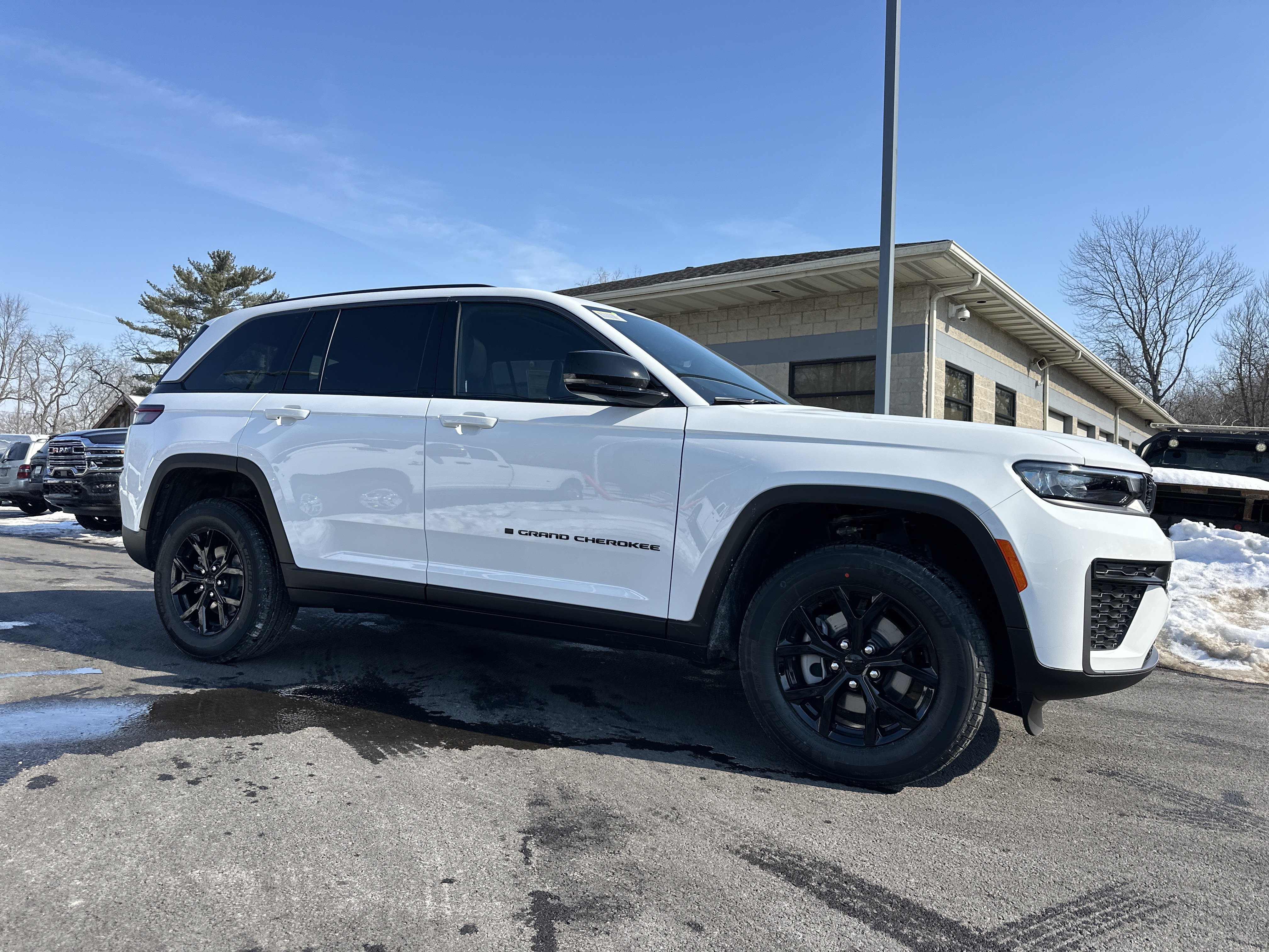New 2026 Jeep Grand Cherokee Altitude AWD/4WD image 19