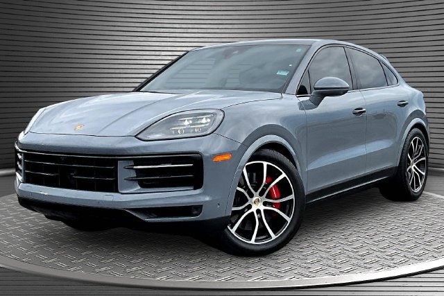 Used 2024 Porsche Cayenne S AWD/4WD image 1