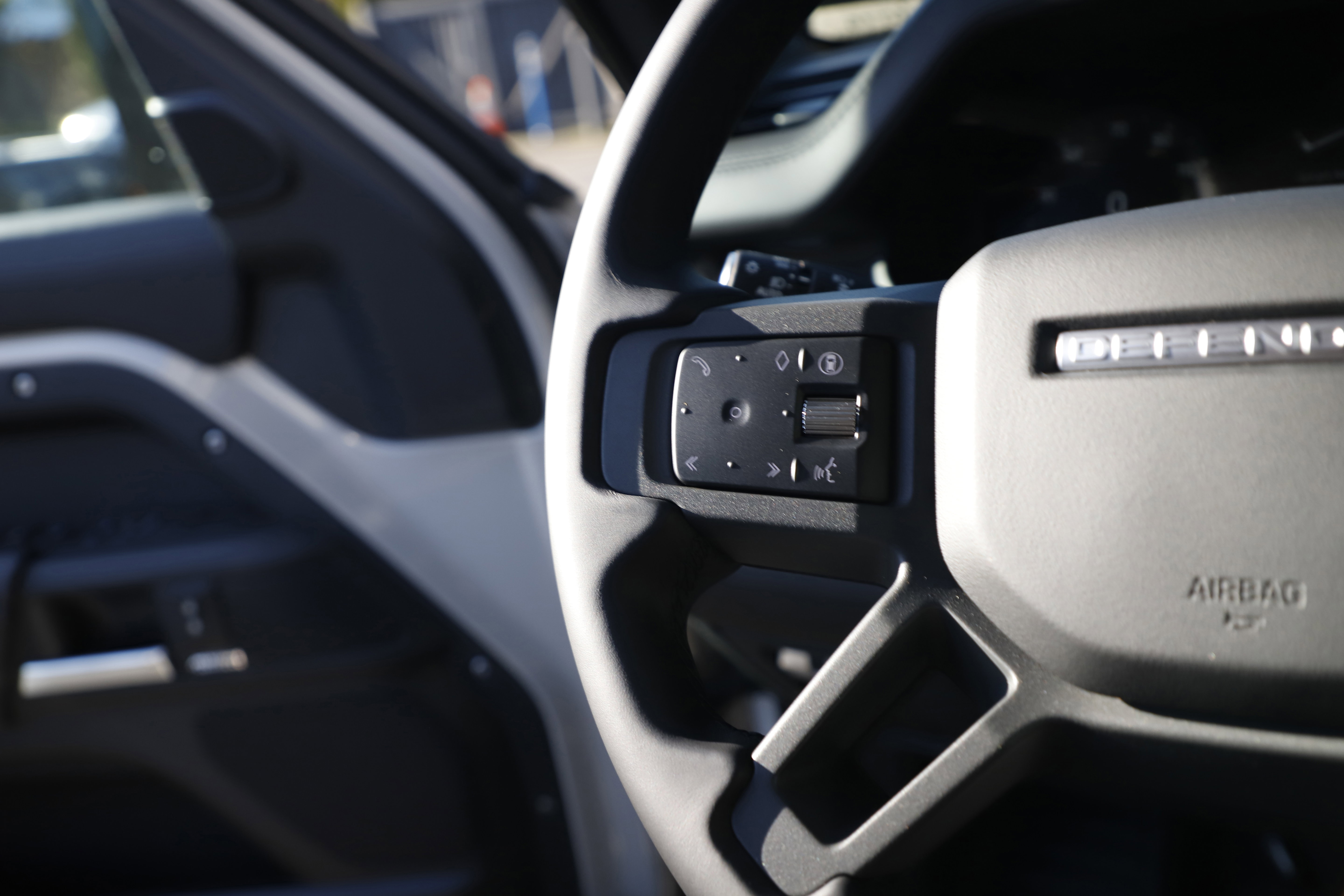 New 2026 Land Rover Defender 110 X-Dynamic SE image 26