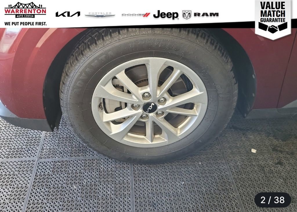 Used 2022 Kia Carnival LX image 16