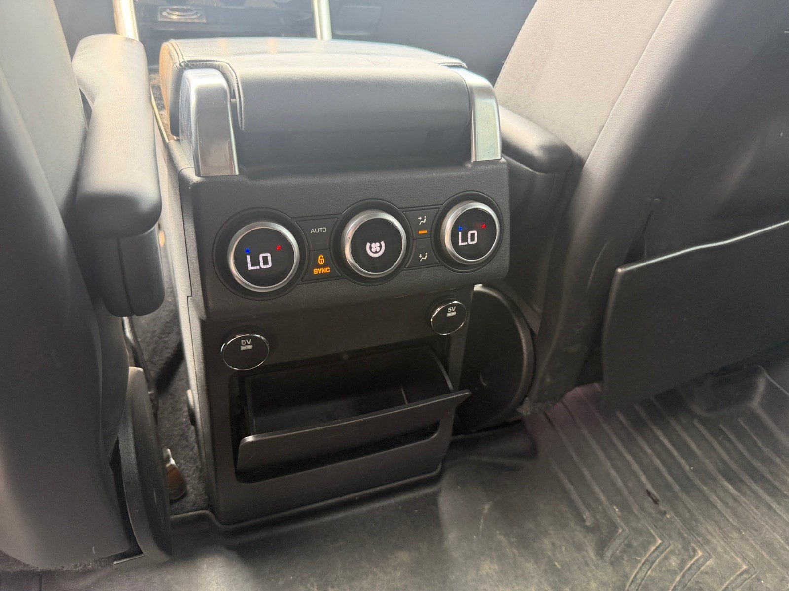 Used 2017 Land Rover Discovery HSE Luxury AWD/4WD image 32