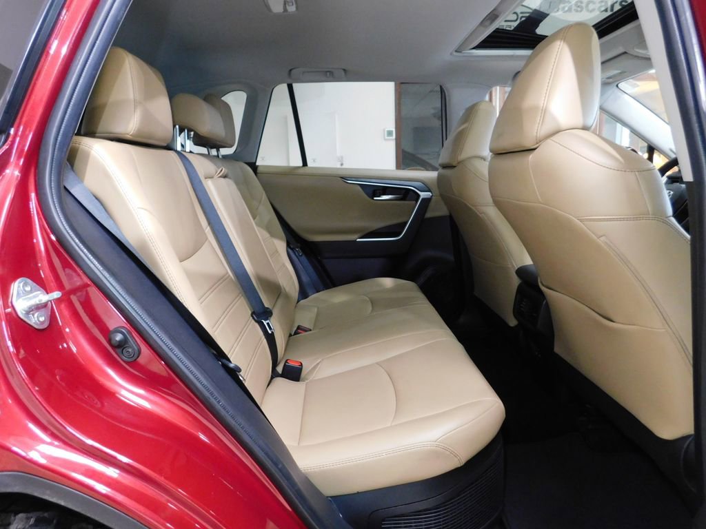 Used 2020 Toyota RAV4 Limited w/ Carpet Mat Package image 88