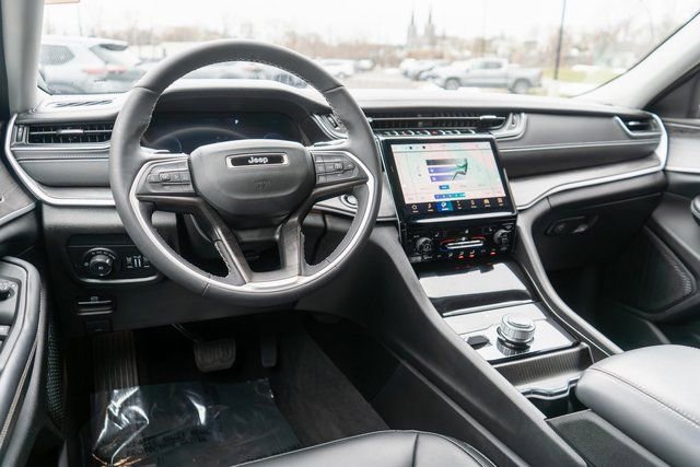 Used 2024 Jeep Grand Cherokee Limited AWD/4WD image 13