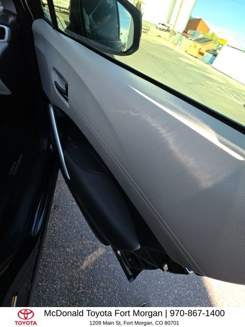 Used 2025 Toyota Corolla Cross LE w/ Moonroof Package image 21