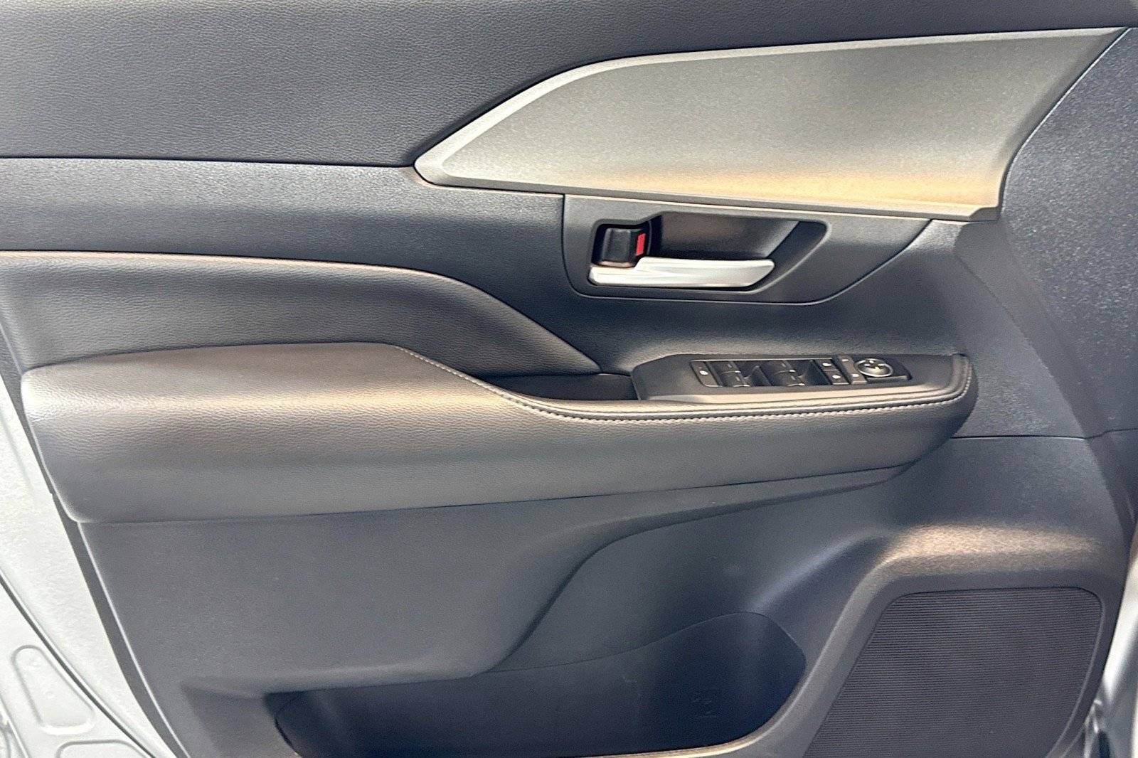 Used 2024 Toyota Grand Highlander AWD Hybrid image 17