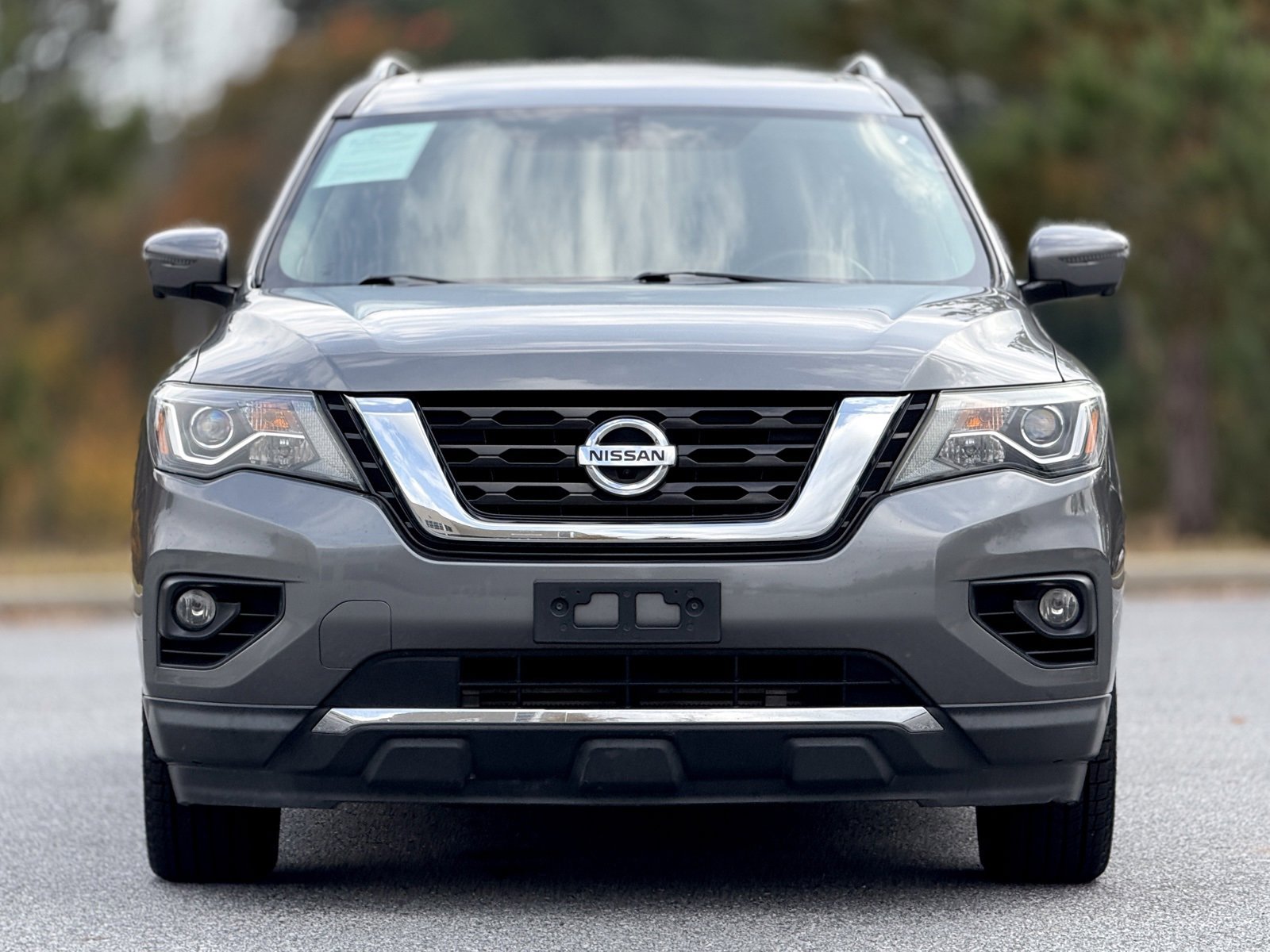 Used 2018 Nissan Pathfinder Platinum image 2