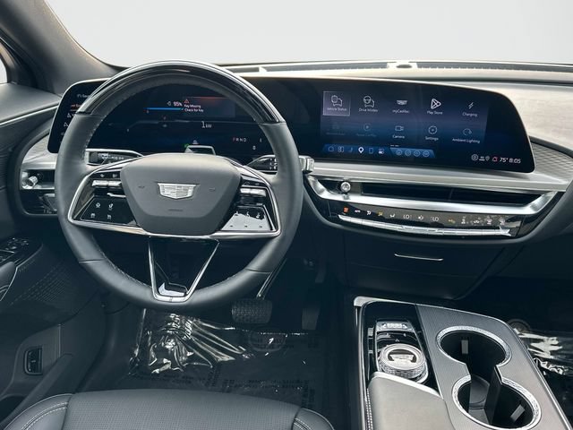 Used 2026 Cadillac Lyriq Luxury AWD/4WD image 2