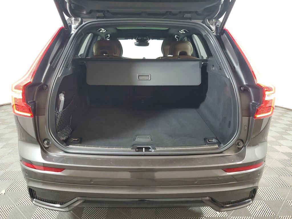 Used 2023 Volvo XC60 B5 Ultimate FWD image 11