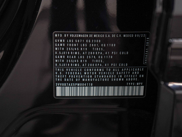 Used 2023 Volkswagen Tiguan SE R-Line image 27