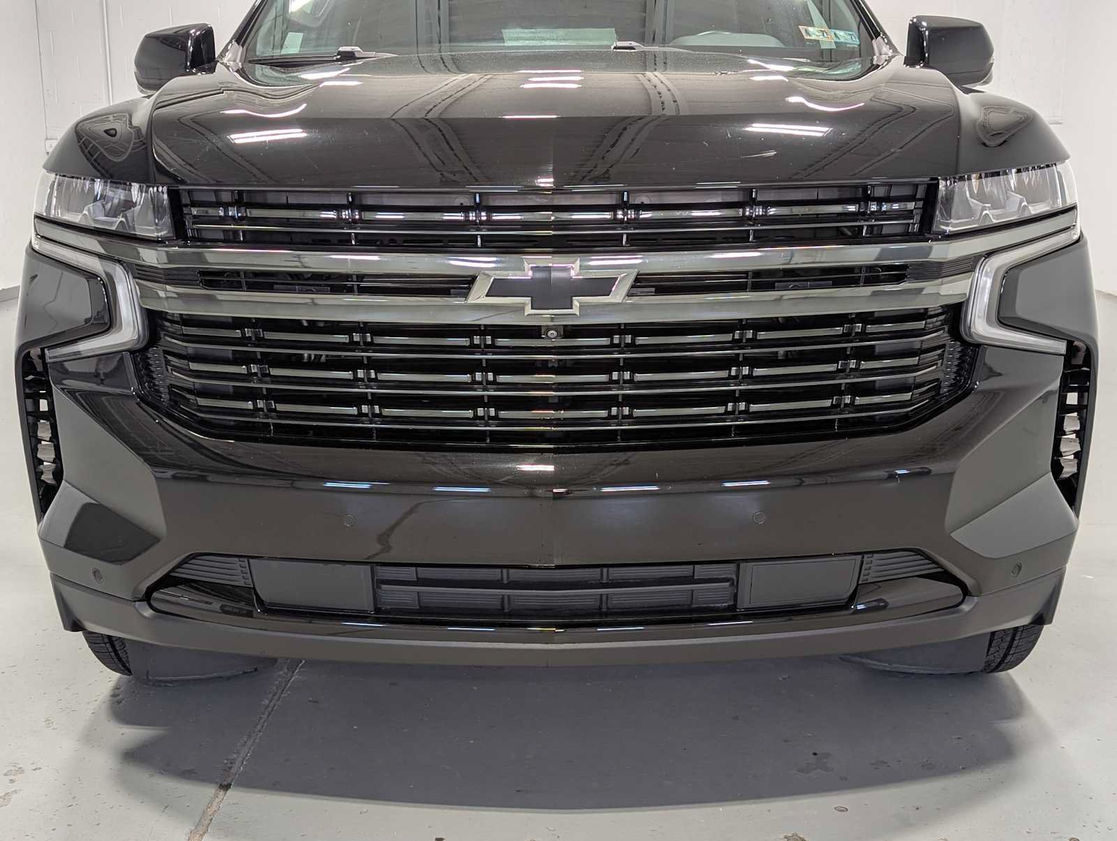 Used 2022 Chevrolet Tahoe RST w/ Luxury Package AWD/4WD image 2