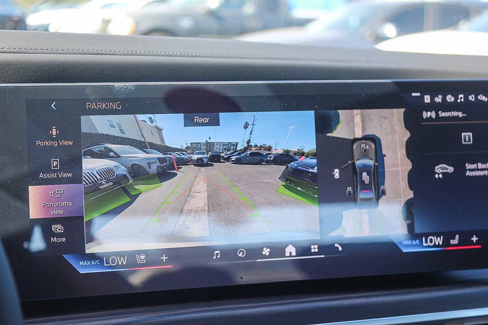 New 2026 BMW 750e xDrive w/ Premium Package image 34