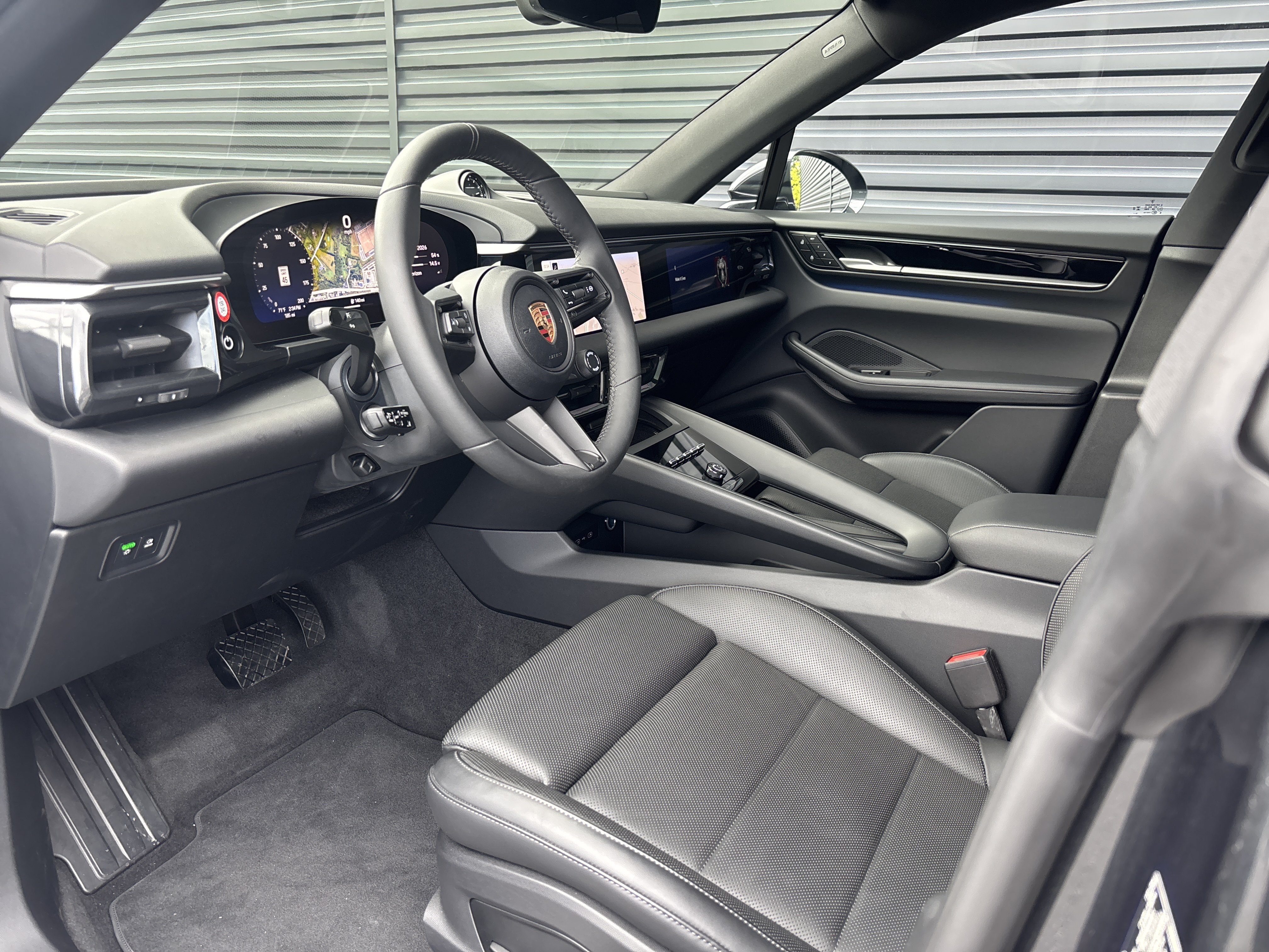 New 2025 Porsche Macan 4 Electric AWD/4WD image 18