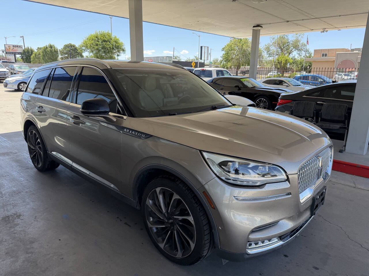 Used 2020 Lincoln Aviator Reserve w/ Equipment Group 202A AWD/4WD image 2