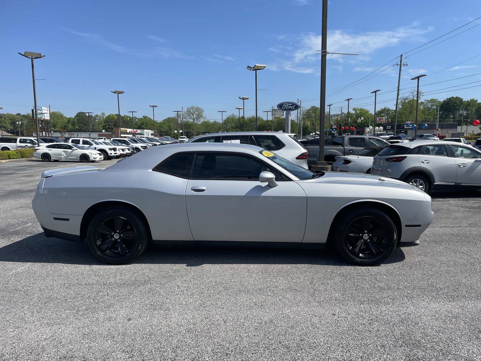 Used 2020 Dodge Challenger SXT image 2