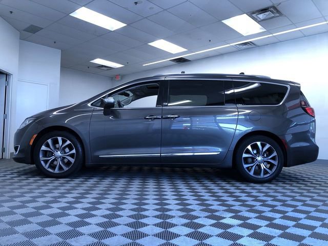Used 2018 Chrysler Pacifica Limited w/ Tire & Wheel Group FWD image 7