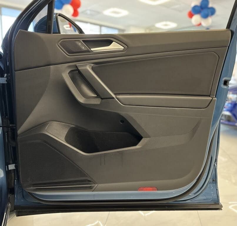 Used 2019 Volkswagen Tiguan SE w/ Panoramic Sunroof Package image 35