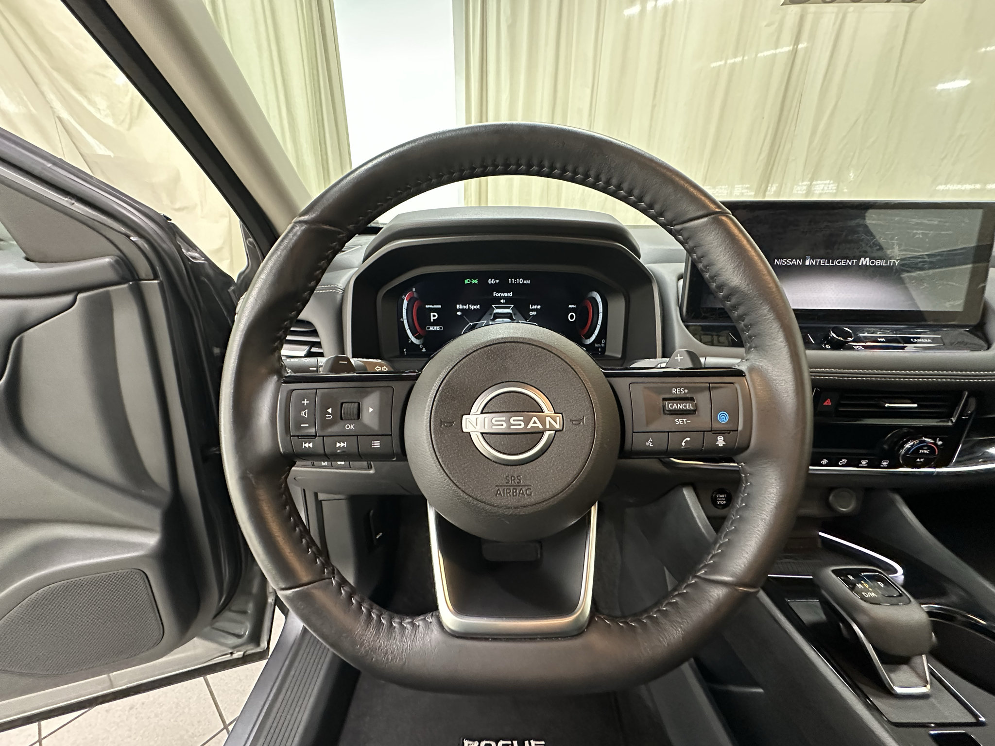 Used 2024 Nissan Rogue SL AWD/4WD image 27