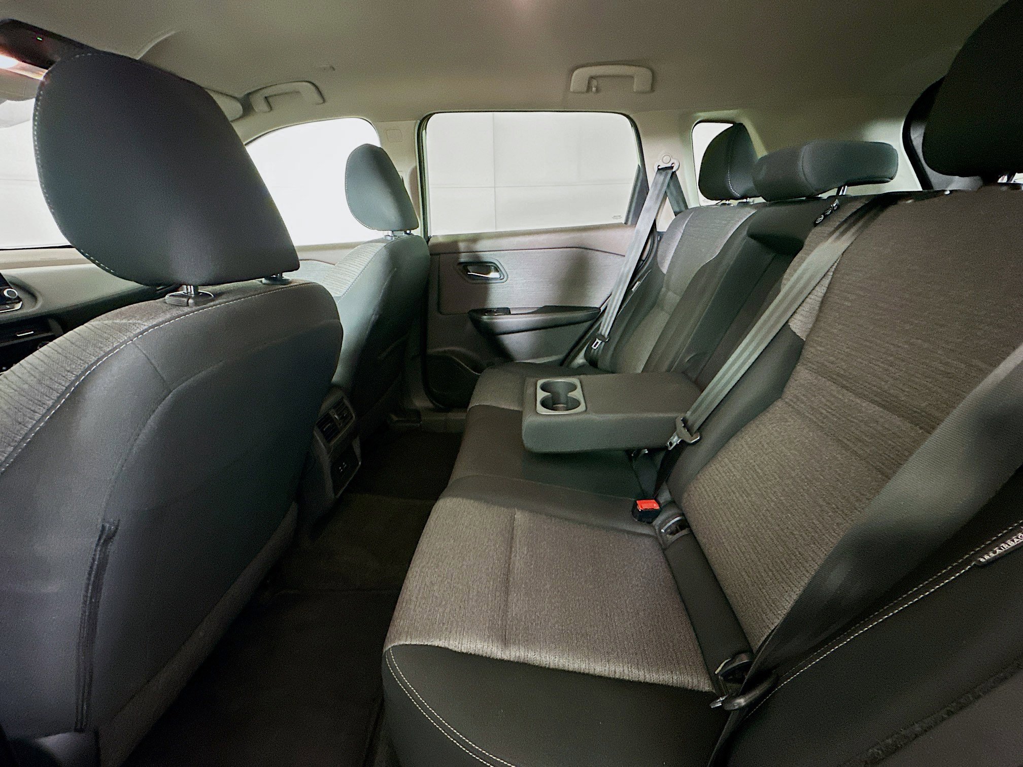 Used 2023 Nissan Rogue SV image 27