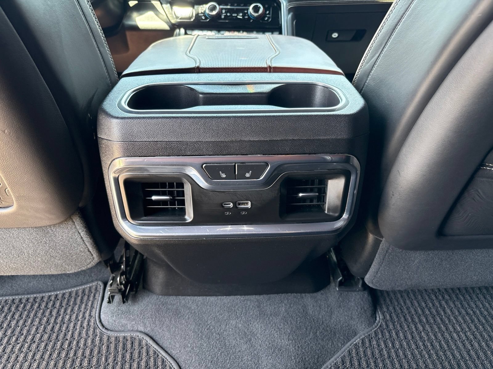 Used 2024 GMC Sierra 2500 Denali Ultimate AWD/4WD image 13