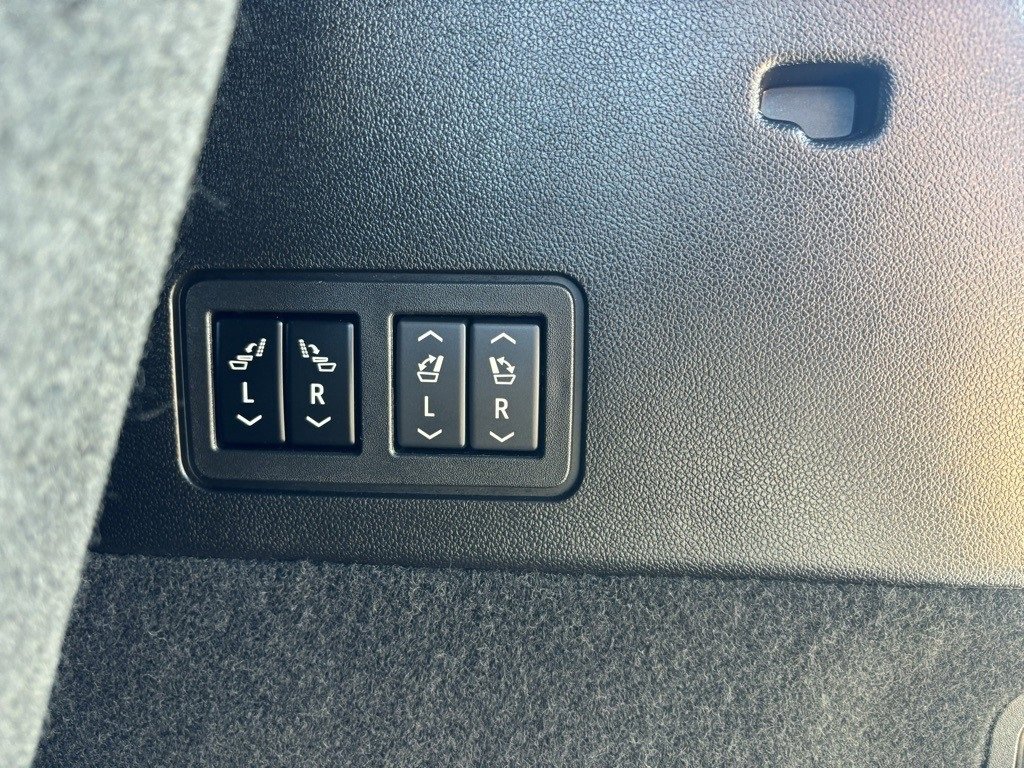 Used 2024 Cadillac XT6 Premium Luxury image 31