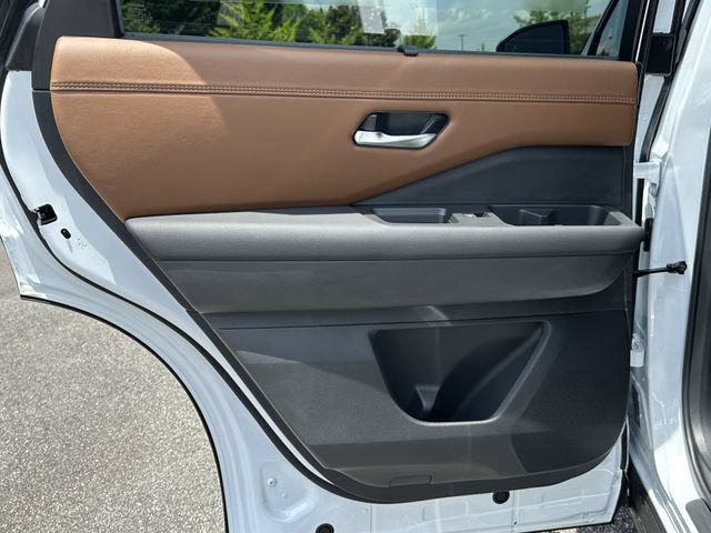 New 2026 Nissan Pathfinder Platinum AWD/4WD image 18