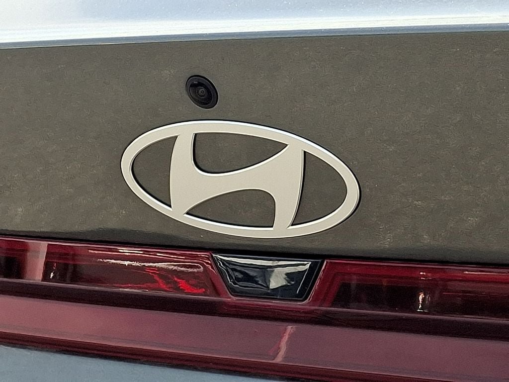 Used 2025 Hyundai Elantra SE FWD image 30