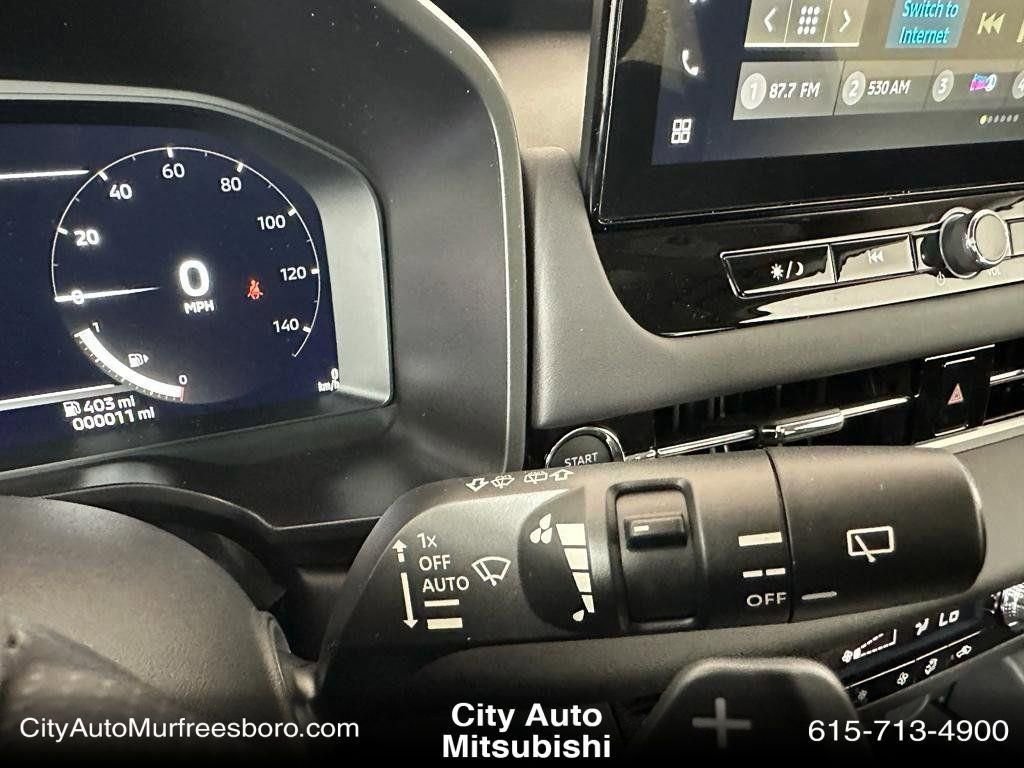 New 2025 Mitsubishi Outlander SE image 24